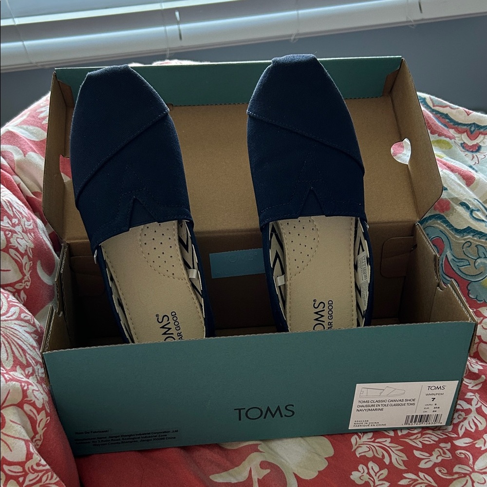 TOMS Women's Navy Blue Classic Flats